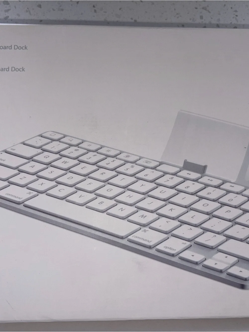 Apple Wireless Keyboard and Dock for Tablet - White